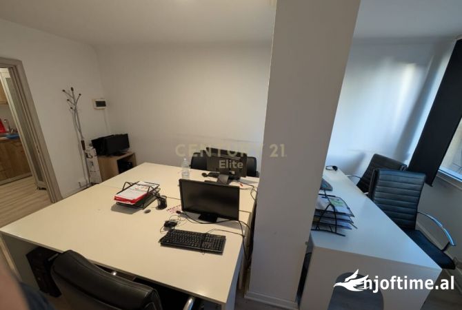 Ambient biznesi me qera 3+1 ne Tirane - 2,500 Euro