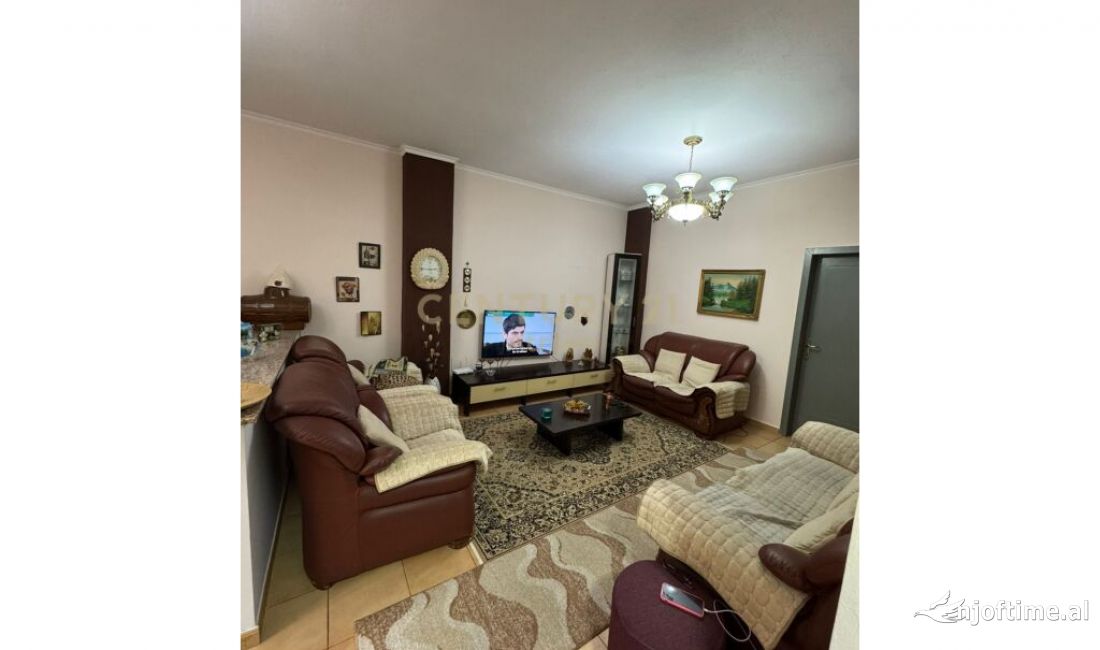 Shtepi ne shitje Apartament ne Tirane, 2+1, Mobilimi E mobiluar, Pagesa 138,000  Euro.