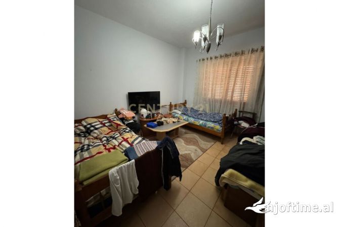 Shtepi ne shitje Apartament ne Tirane, 2+1, Mobilimi E mobiluar, Pagesa 138,000  Euro.