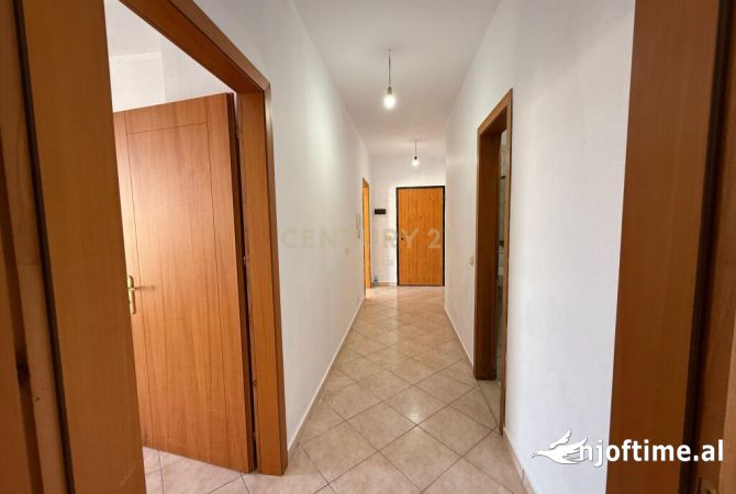 Shtepi ne shitje Apartament ne Tirane, 2+1, Mobilimi Bosh, pa mobiluar, Pagesa 108,000  Euro.