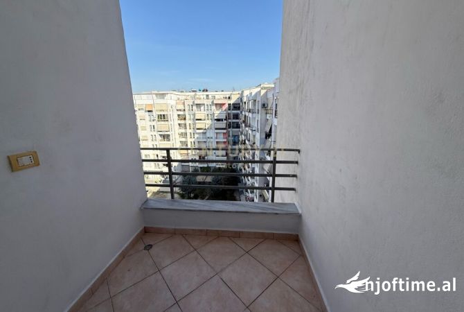 Shtepi ne shitje Apartament ne Tirane, 2+1, Mobilimi Bosh, pa mobiluar, Pagesa 108,000  Euro.