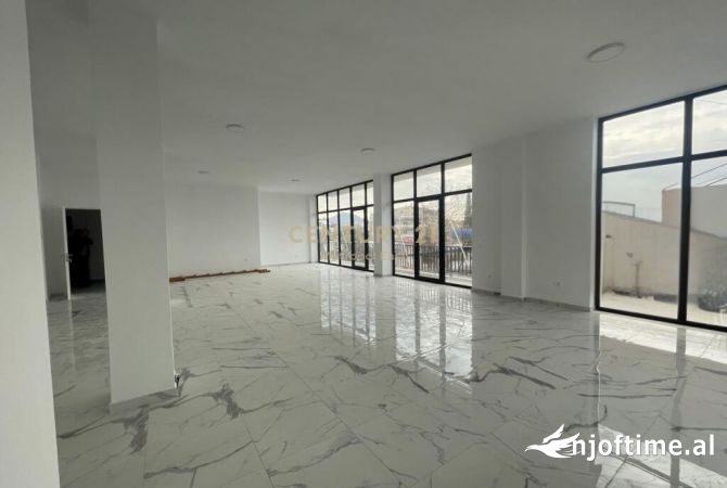 Ambient biznesi me qera 3+1 ne Tirane - 1,000 Euro