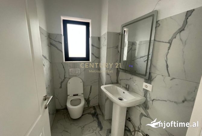 Ambient biznesi me qera 3+1 ne Tirane - 1,000 Euro