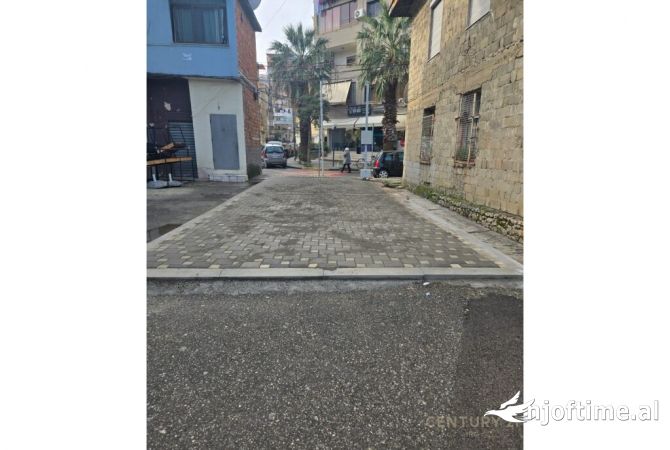 Truall ose Toke  ne Tirane - 120,000 Euro