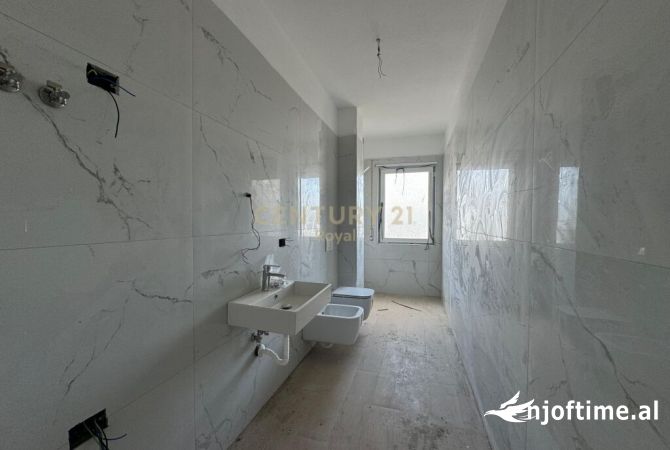 Shtepi ne shitje Apartament ne Tirane, 2+1, Mobilimi Bosh, pa mobiluar, Pagesa 99,000  Euro.