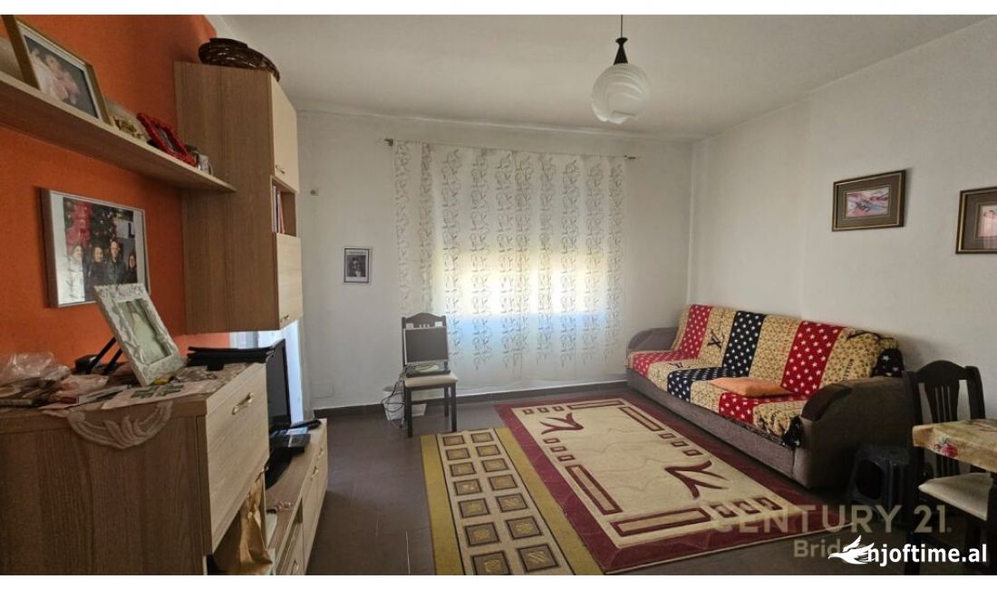Shtepi ne shitje Apartament ne Tirane, 1+1, Mobilimi E mobiluar, Pagesa 98,000  Euro.