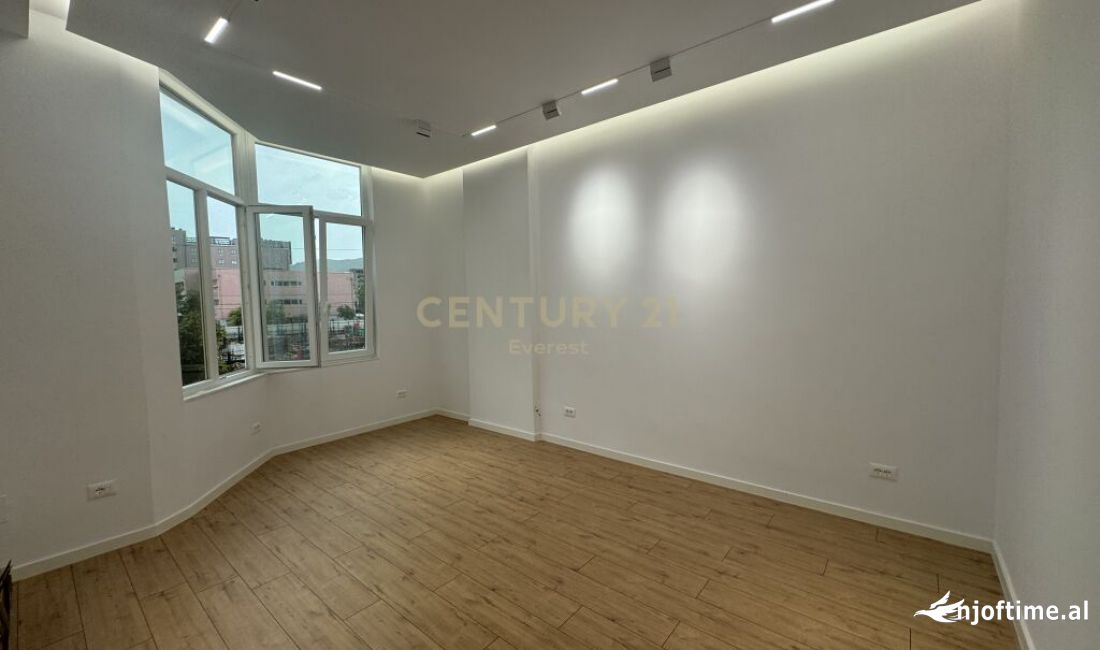 Shtepi ne shitje Apartament ne Tirane, Garsoniere, Mobilimi E mobiluar, Pagesa 98,000  Euro.