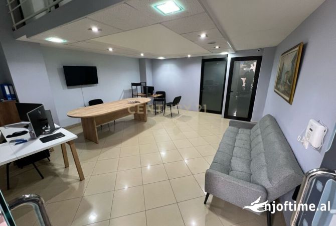 Ambient biznesi me qera 3+1 ne Tirane - 1,000 Euro