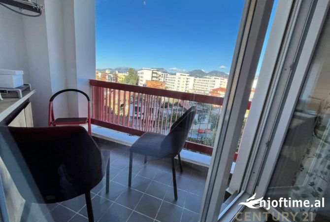 Shtepi me qera Apartament ne Tirane, 3+1, Mobilimi E mobiluar, Pagesa 1,200  Euro.