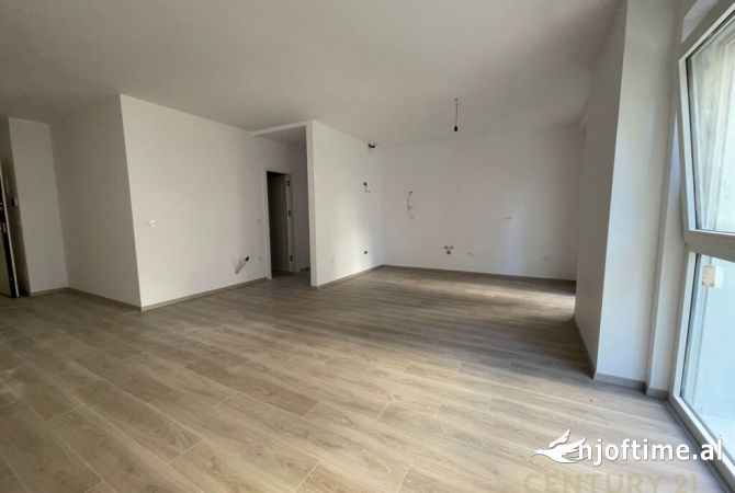 Ambient biznesi me qera 3+1 ne Tirane - 1,300 Euro
