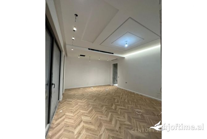 Ambient biznesi me qera 3+1 ne Tirane - 2,500 Euro