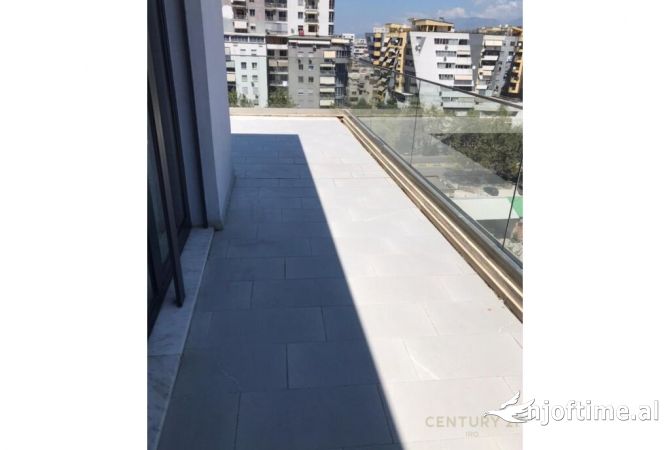 ZYRE PER QIRA OPEN SPACE ,kompleksi delijorgji 