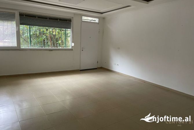 Ambient biznesi me qera 3+1 ne Tirane - 2,300 Euro
