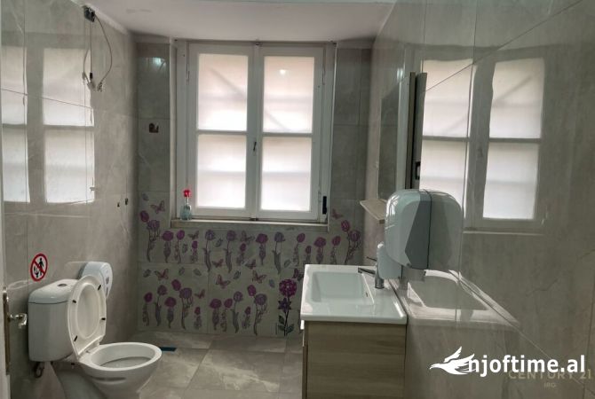 Ambient komercial ne Bllok