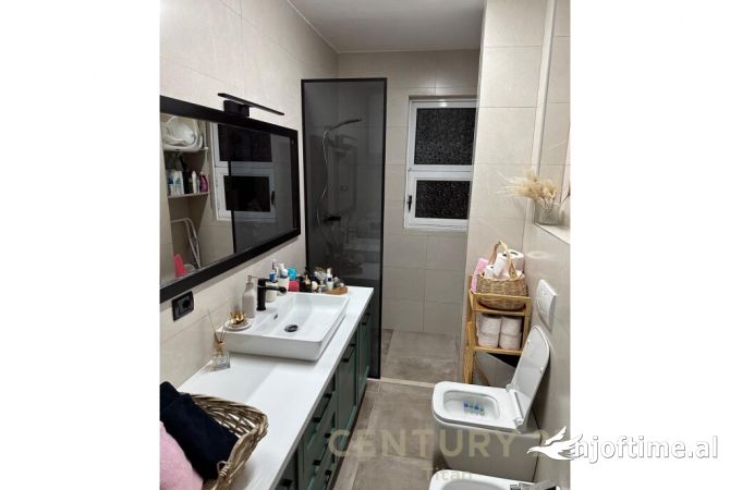 Shtepi ne shitje Apartament ne Tirane, 1+1, Mobilimi E mobiluar, Pagesa 120,000  Euro.