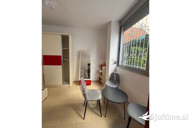 Shtepi ne shitje Apartament ne Tirane, 1+1, Mobilimi E mobiluar, Pagesa 80,000  Euro.