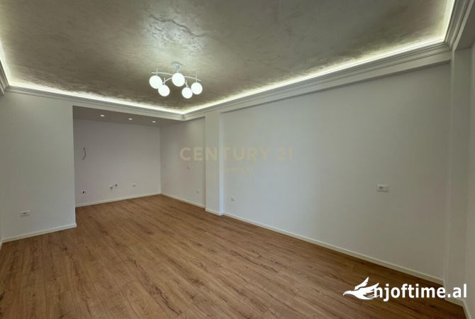 Shtepi ne shitje Apartament ne Tirane, 2+1, Mobilimi Bosh, pa mobiluar, Pagesa 210,000  Euro.