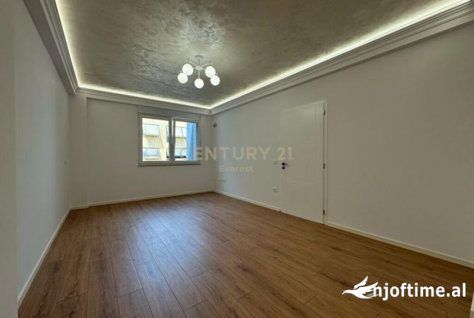 Shtepi ne shitje Apartament ne Tirane, 2+1, Mobilimi Bosh, pa mobiluar, Pagesa 210,000  Euro.