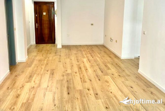 Ambient biznesi me qera 2+1 ne Tirane - 1,200 Euro