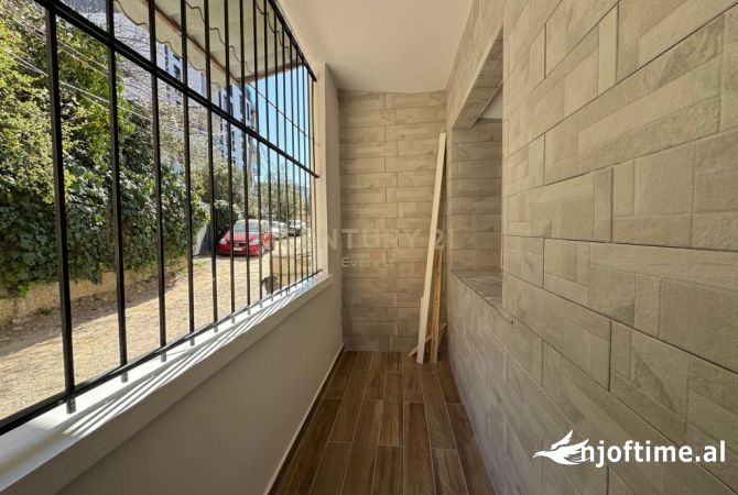 Shtepi ne shitje Apartament ne Tirane, 2+1, Mobilimi Bosh, pa mobiluar, Pagesa 128,000  Euro.