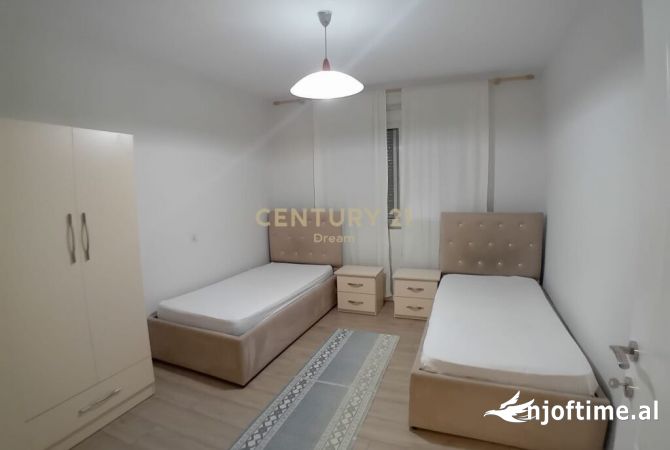 Shtepi me qera Apartament ne Tirane, 3+1, Mobilimi E mobiluar, Pagesa 600  Euro.