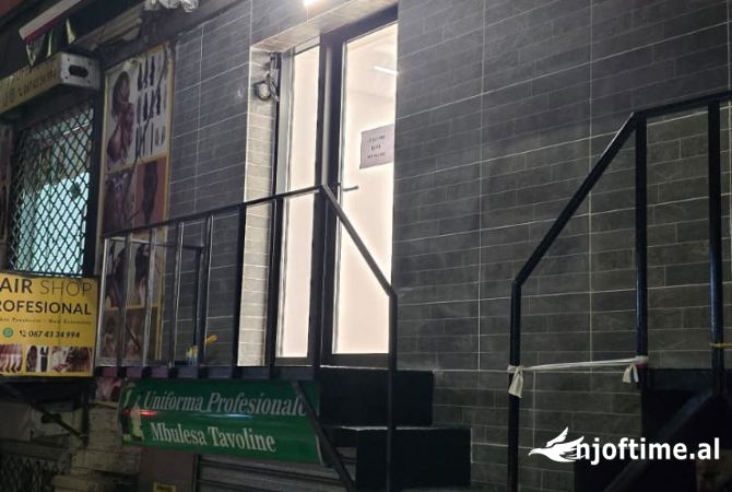 ambient komercial  me qira buze rruges se elbasanit