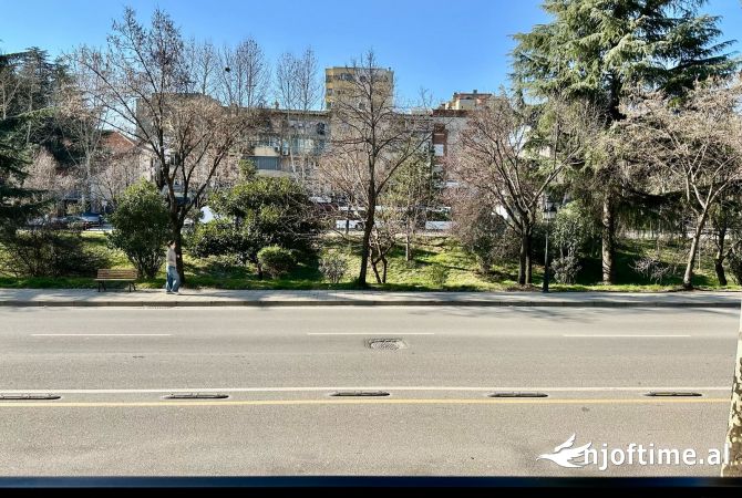 Ambient biznesi me qera 3+1 ne Tirane - 55,000 Leke