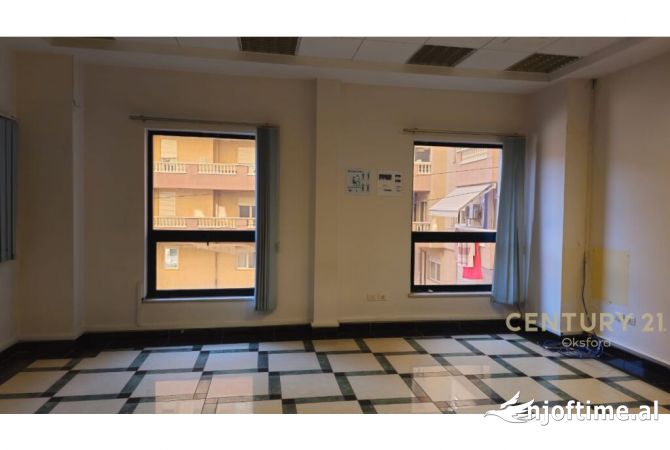 Ambient biznesi me qera 3+1 ne Tirane - 600 Euro