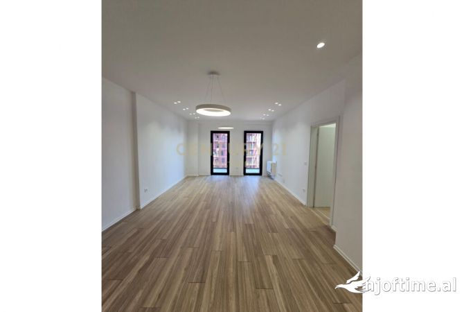 Ambient biznesi me qera 3+1 ne Tirane - 1,600 Euro