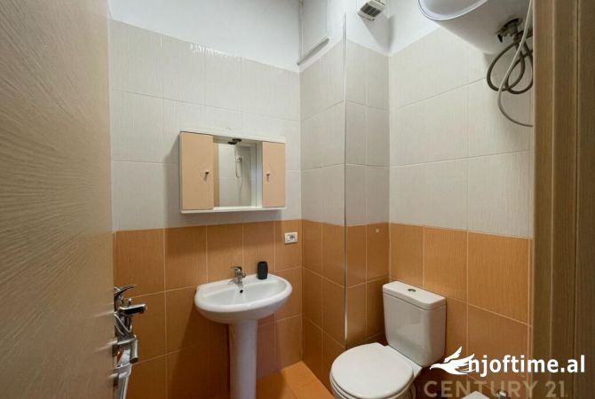 Shtepi me qera 2+1 ne Tirane - 800 Euro