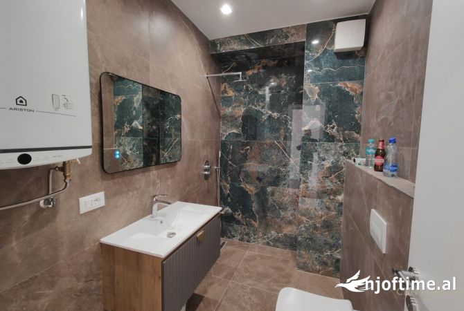 Shtepi ne shitje Apartament ne Tirane, 2+1, Mobilimi Bosh, pa mobiluar, Pagesa 240,000  Euro.