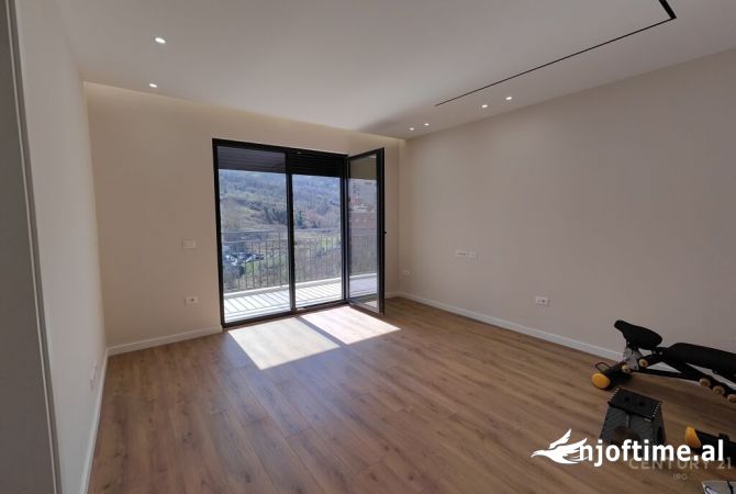 Shtepi ne shitje Apartament ne Tirane, 2+1, Mobilimi Bosh, pa mobiluar, Pagesa 240,000  Euro.