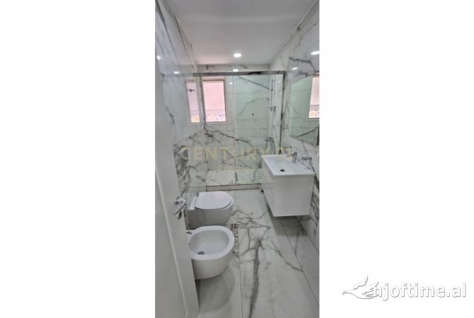 Shtepi ne shitje Apartament ne Tirane, 2+1, Mobilimi E mobiluar, Pagesa 158,000  Euro.