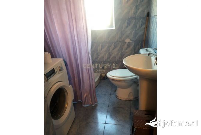 Shtepi ne shitje Apartament ne Tirane, 1+1, Mobilimi E mobiluar, Pagesa 75,000  Euro.