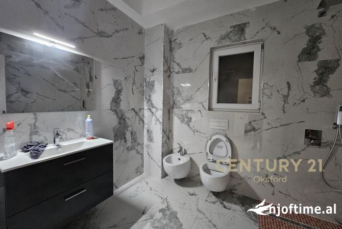 Ambient biznesi me qera 3+1 ne Tirane - 700 Euro