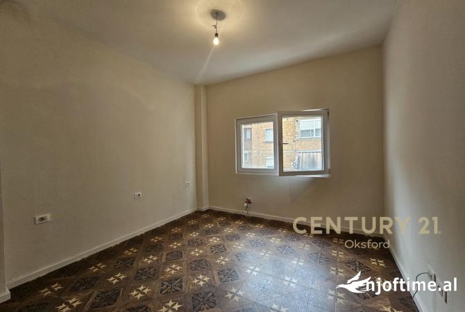 Ambient biznesi me qera 3+1 ne Tirane - 700 Euro