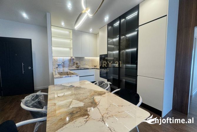 Shtepi me qera 3+1 ne Tirane - 2,500 Euro