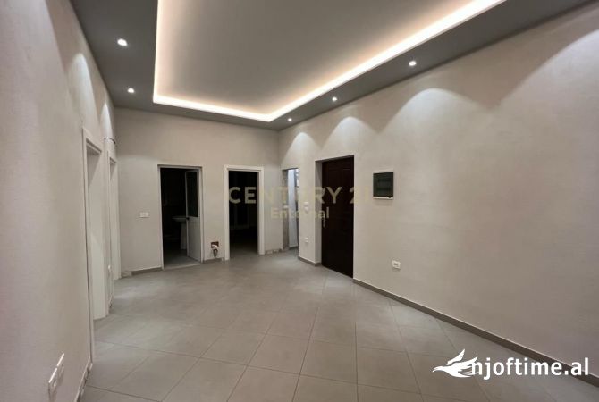 Ambient biznesi me qera 3+1 ne Tirane - 500 Euro