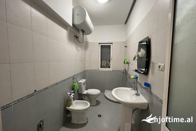 Ambient biznesi me qera 3+1 ne Tirane - 500 Euro