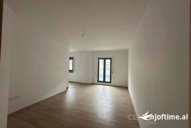 Ambient biznesi me qera 3+1 ne Tirane - 1,700 Euro
