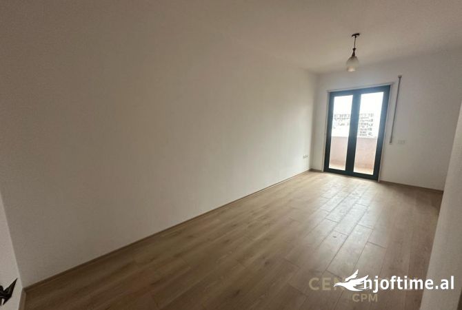 Ambient biznesi me qera 3+1 ne Tirane - 1,700 Euro