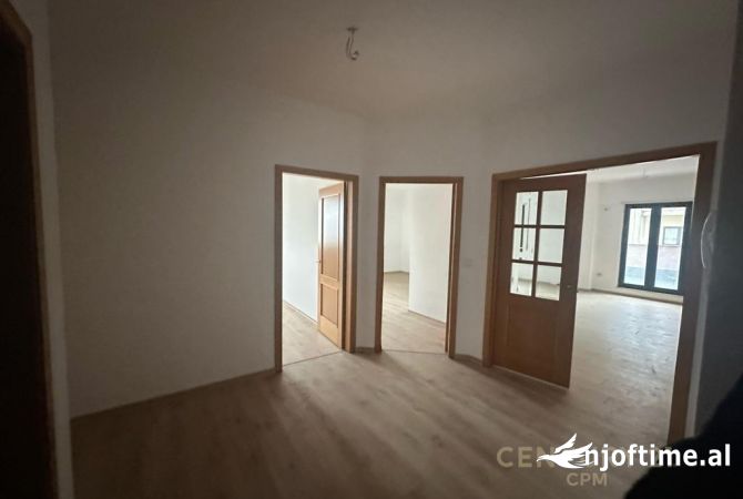 AMBIENT ZYRASH PER QIRA TE rruga barrikadave