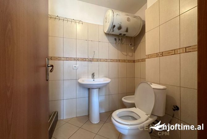 Shtepi me qera Apartament ne Tirane, 2+1, Mobilimi Pjeserisht e mobiluar, Pagesa 450  Euro.