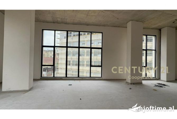 Ambient biznesi me qera 3+1 ne Tirane - 1,860 Euro