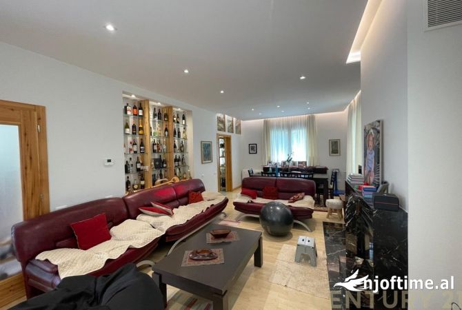 Shtepi me qera 4+1 ne Tirane - 2,500 Euro