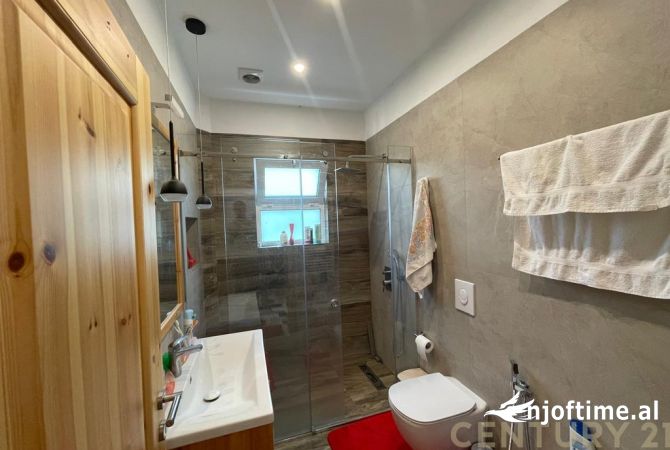 Shtepi me qera Vila Luksoze ne Tirane, 4+1, Mobilimi E mobiluar, Pagesa 2,500  Euro.