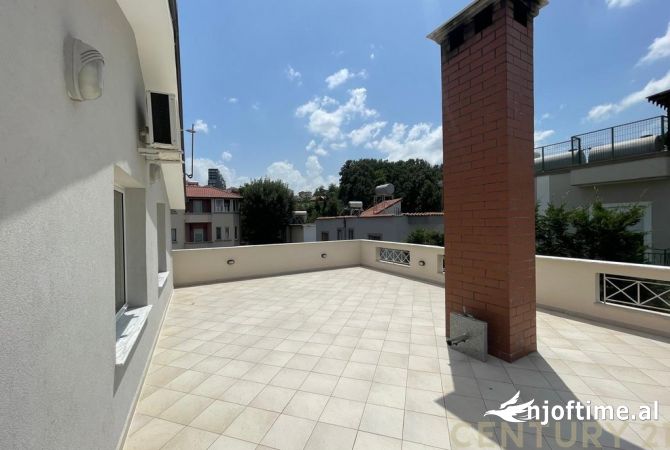 Shtepi me qera Vila Luksoze ne Tirane, 4+1, Mobilimi E mobiluar, Pagesa 2,500  Euro.