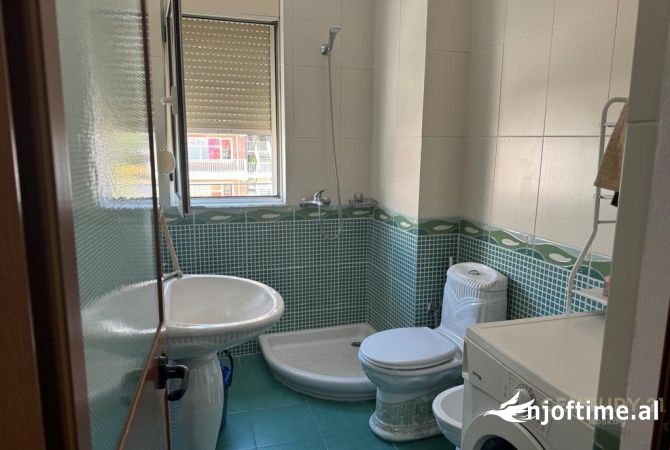 Shtepi me qera Apartament ne Tirane, 2+1, Mobilimi E mobiluar, Pagesa 500  Euro.