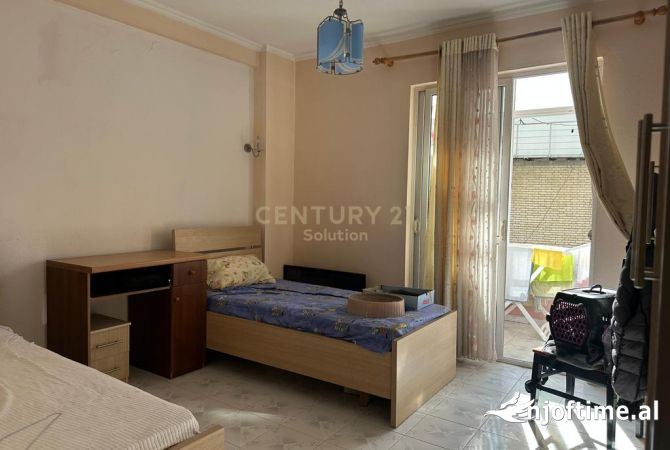 Shtepi ne shitje Apartament ne Tirane, 2+1, Mobilimi E mobiluar, Pagesa 185,000  Euro.