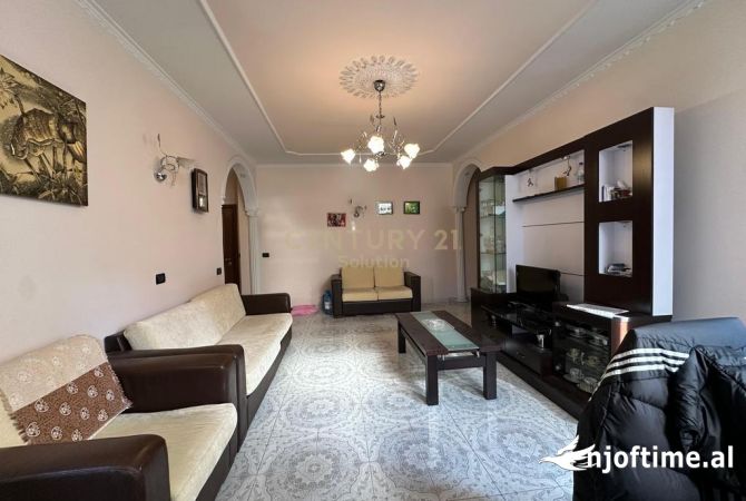 Shtepi ne shitje Apartament ne Tirane, 2+1, Mobilimi E mobiluar, Pagesa 185,000  Euro.